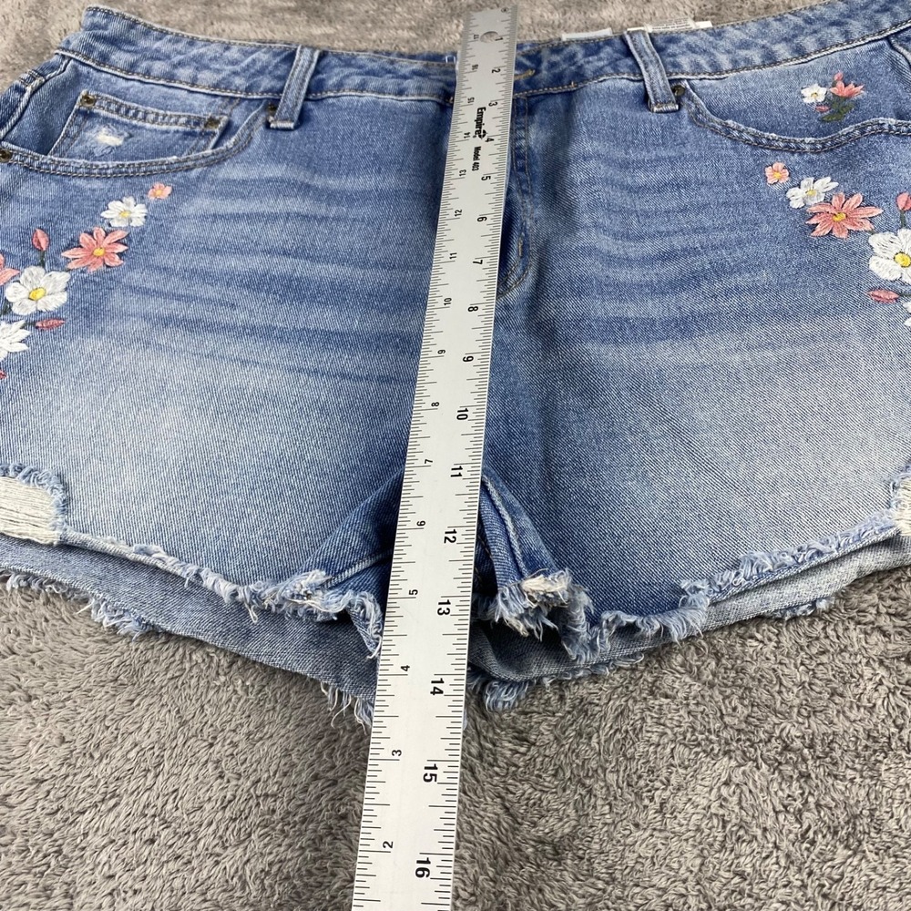 Womans Light Blue Embroidered Floral Denim Shorts NWT - Picture 4 of 11